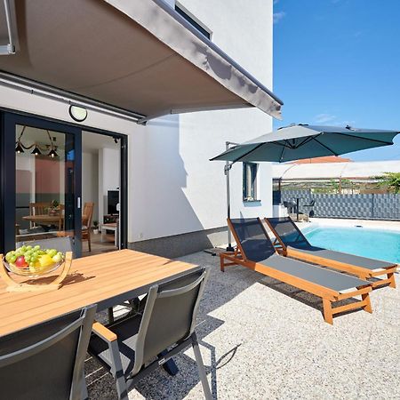 Zen Apartment โตรกีร์ ภายนอก รูปภาพ
