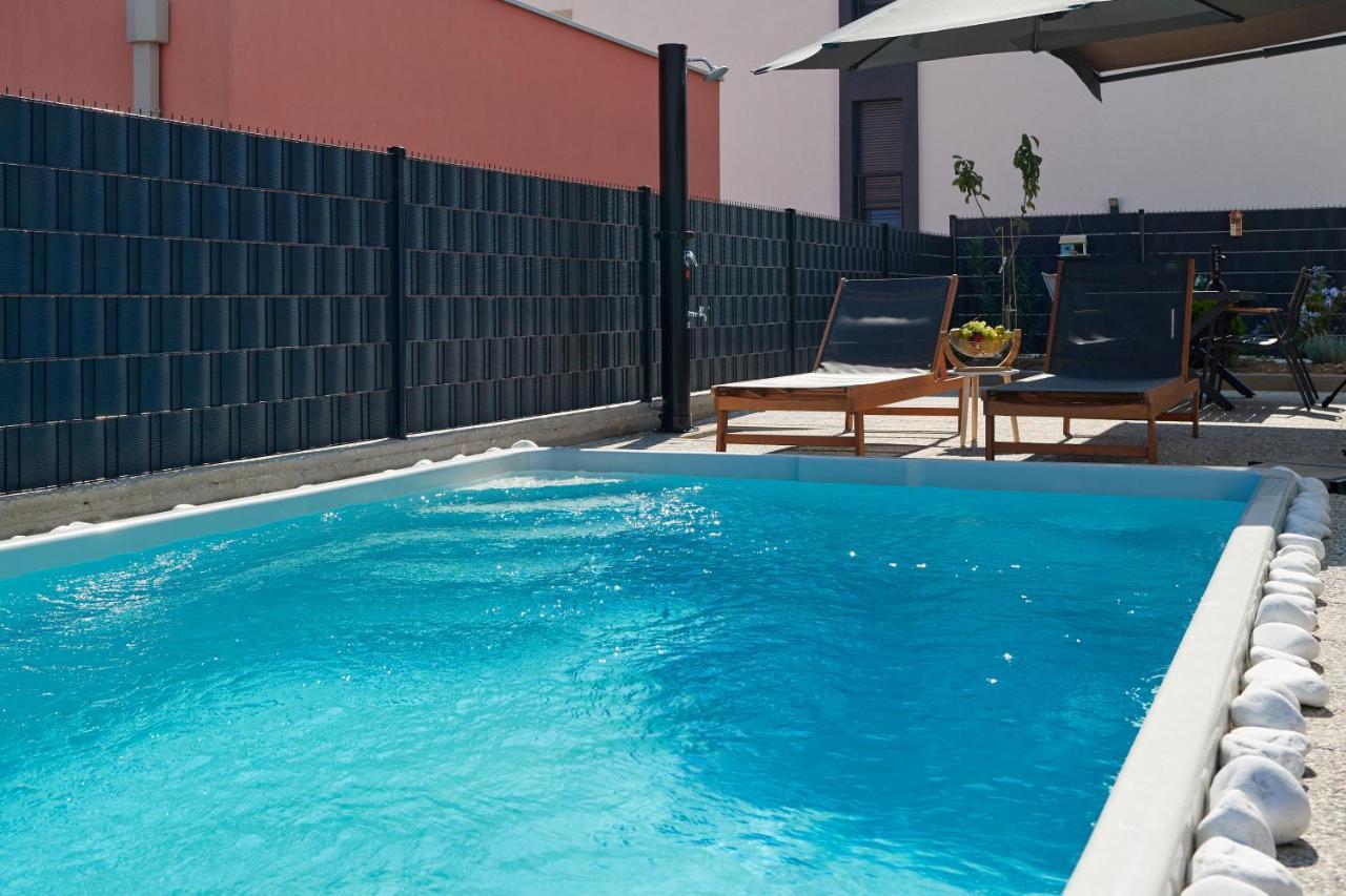 Zen Apartment โตรกีร์ ภายนอก รูปภาพ