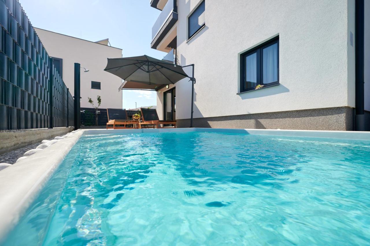 Zen Apartment โตรกีร์ ภายนอก รูปภาพ