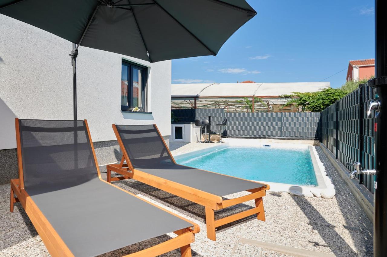 Zen Apartment โตรกีร์ ภายนอก รูปภาพ