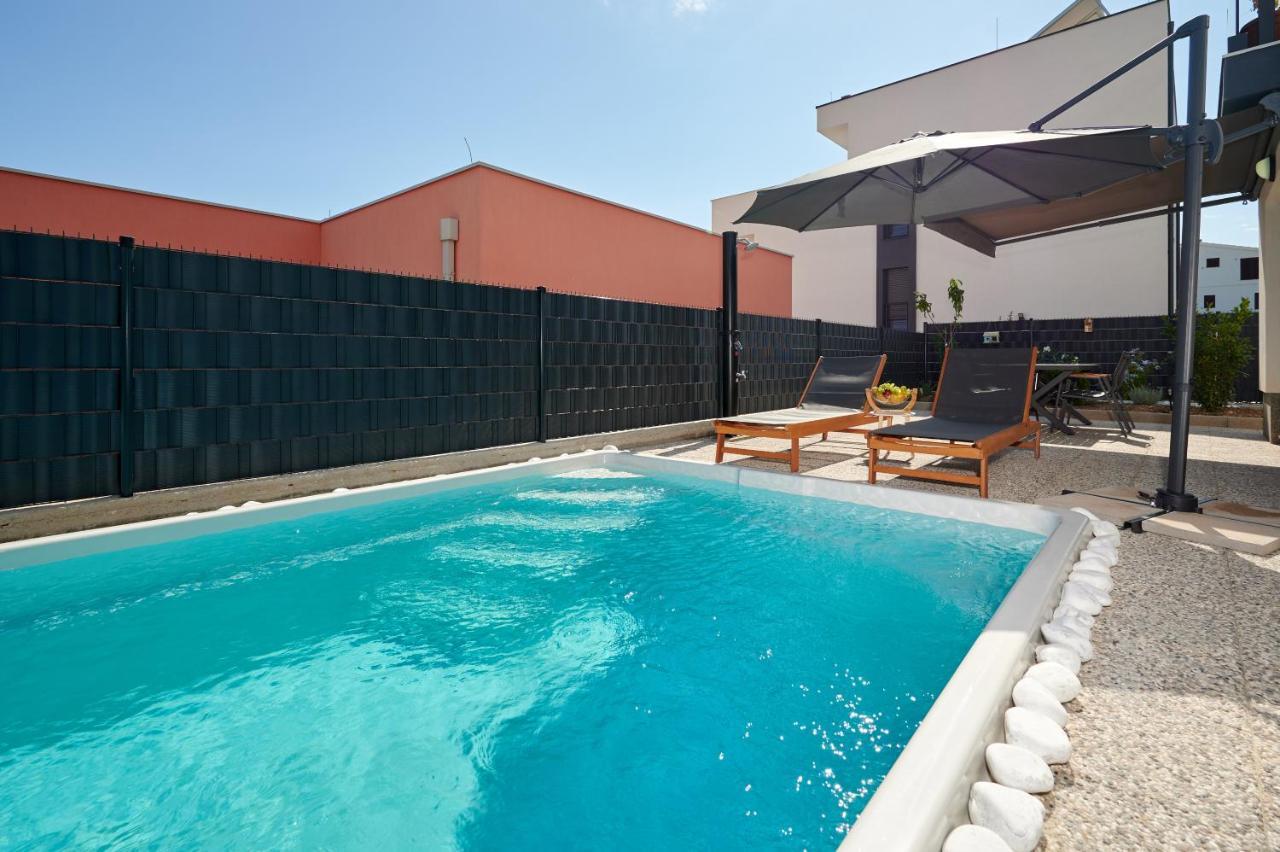 Zen Apartment โตรกีร์ ภายนอก รูปภาพ