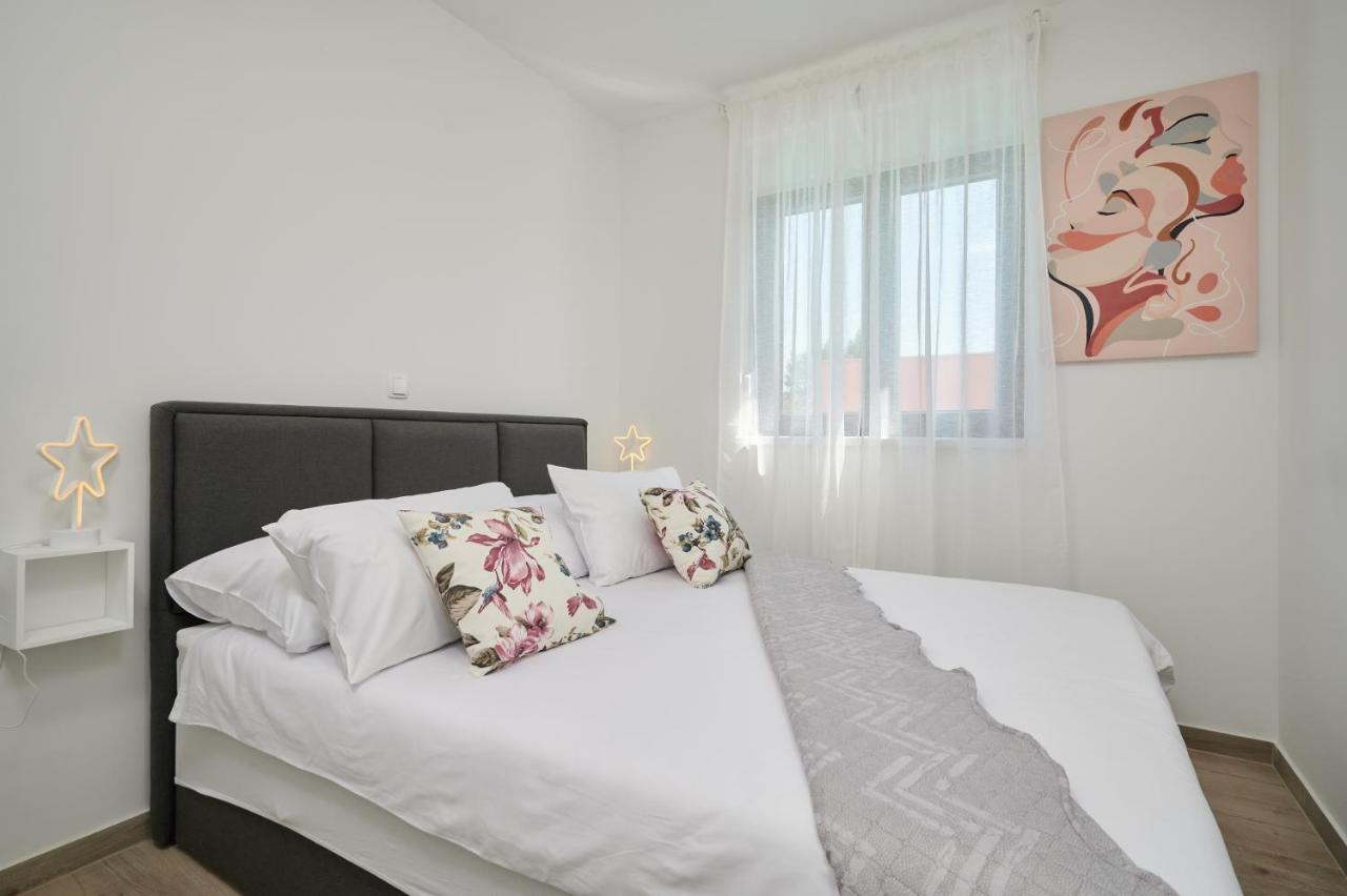 Zen Apartment โตรกีร์ ภายนอก รูปภาพ