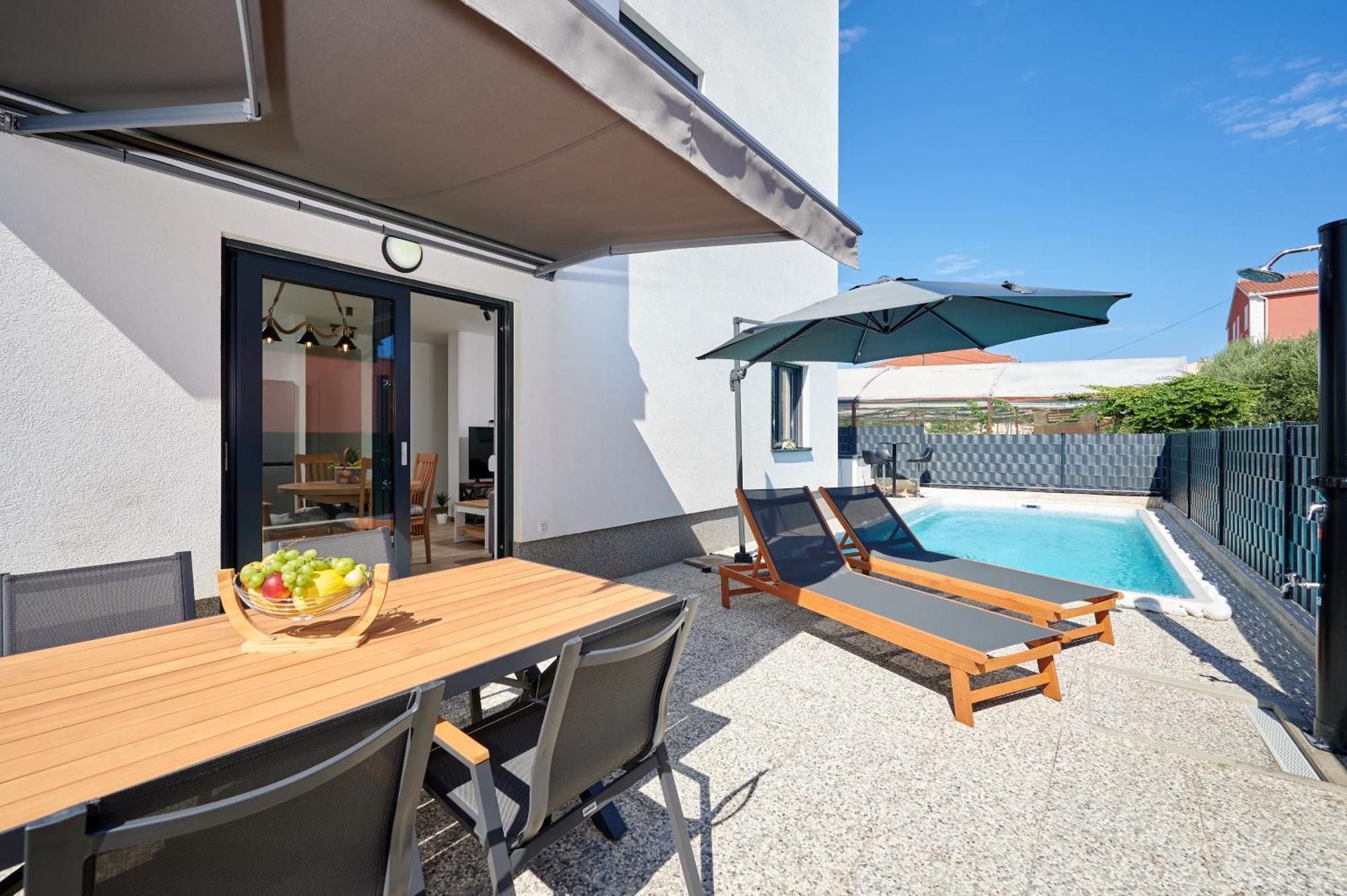 Zen Apartment โตรกีร์ ภายนอก รูปภาพ